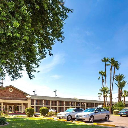 Howard Johnson By Wyndham Scottsdale Old Town Bagian luar foto