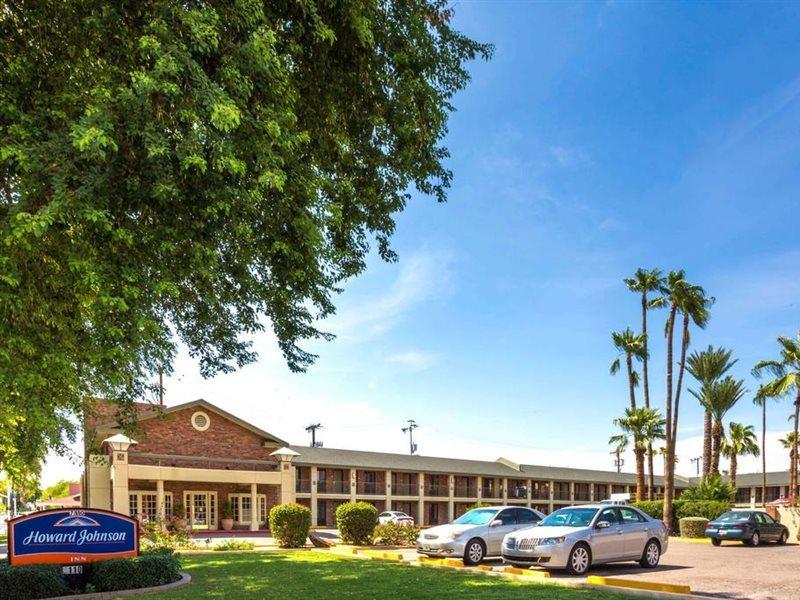 Howard Johnson By Wyndham Scottsdale Old Town Bagian luar foto