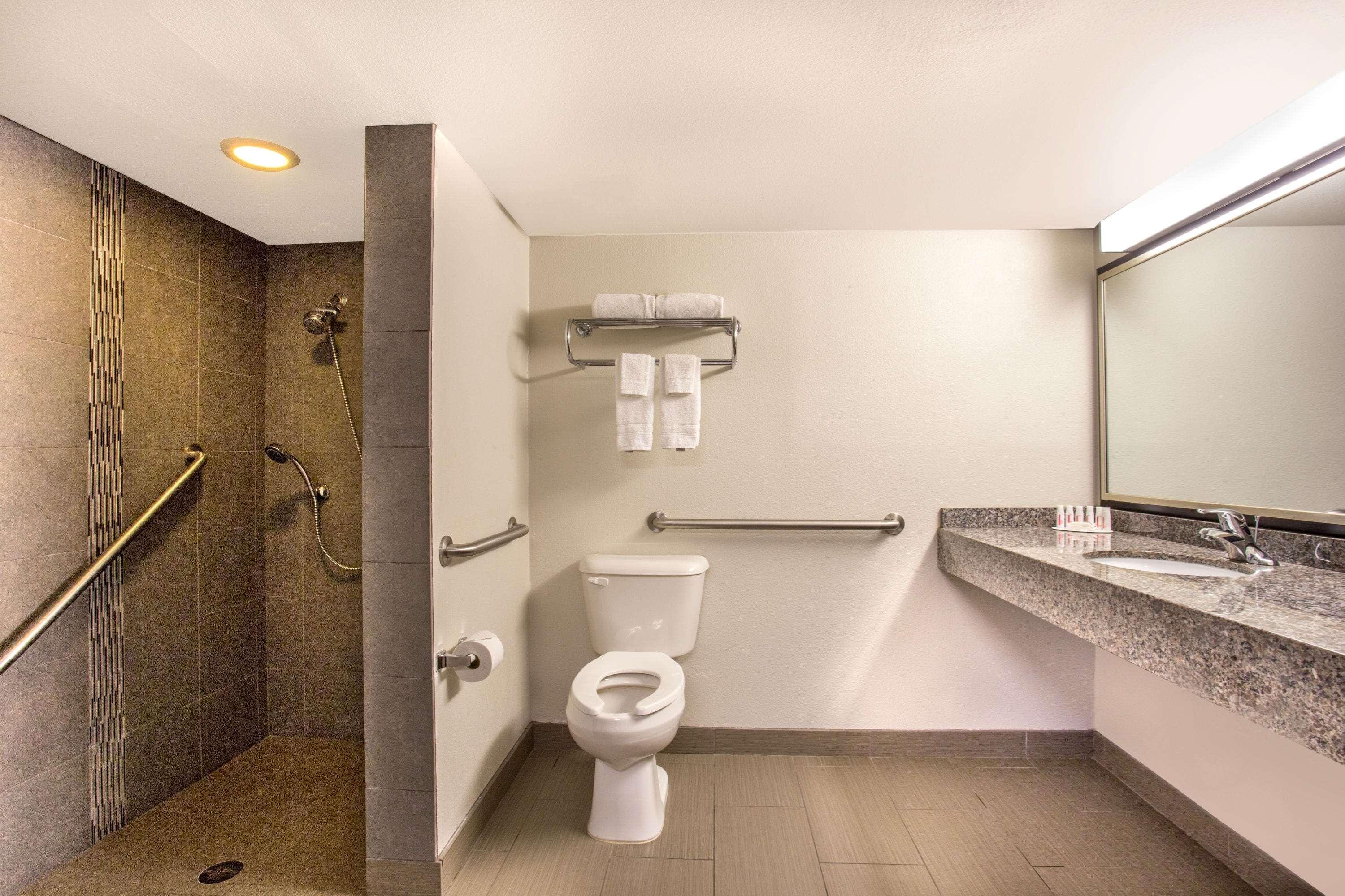 Howard Johnson By Wyndham Scottsdale Old Town Bagian luar foto