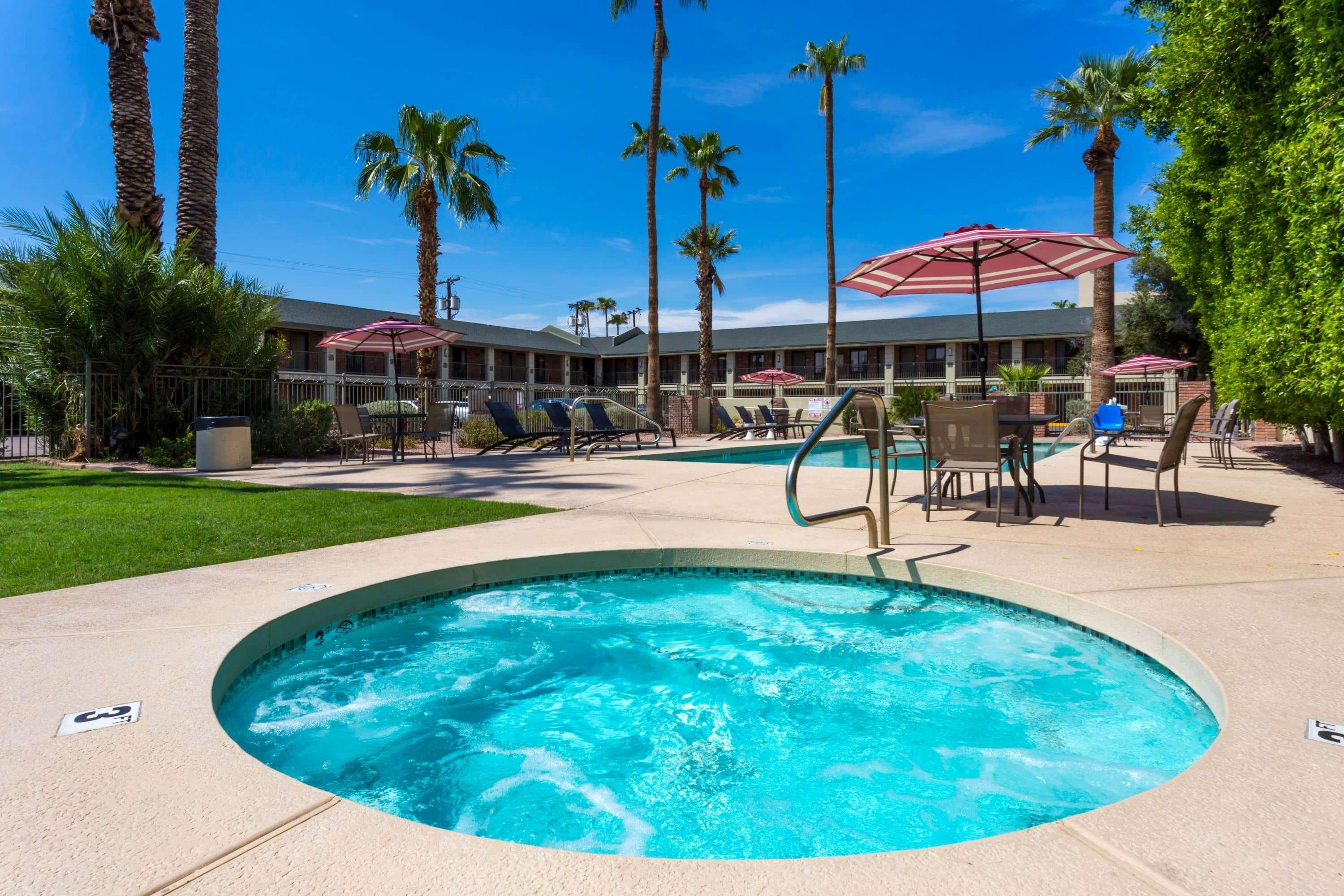 Howard Johnson By Wyndham Scottsdale Old Town Bagian luar foto