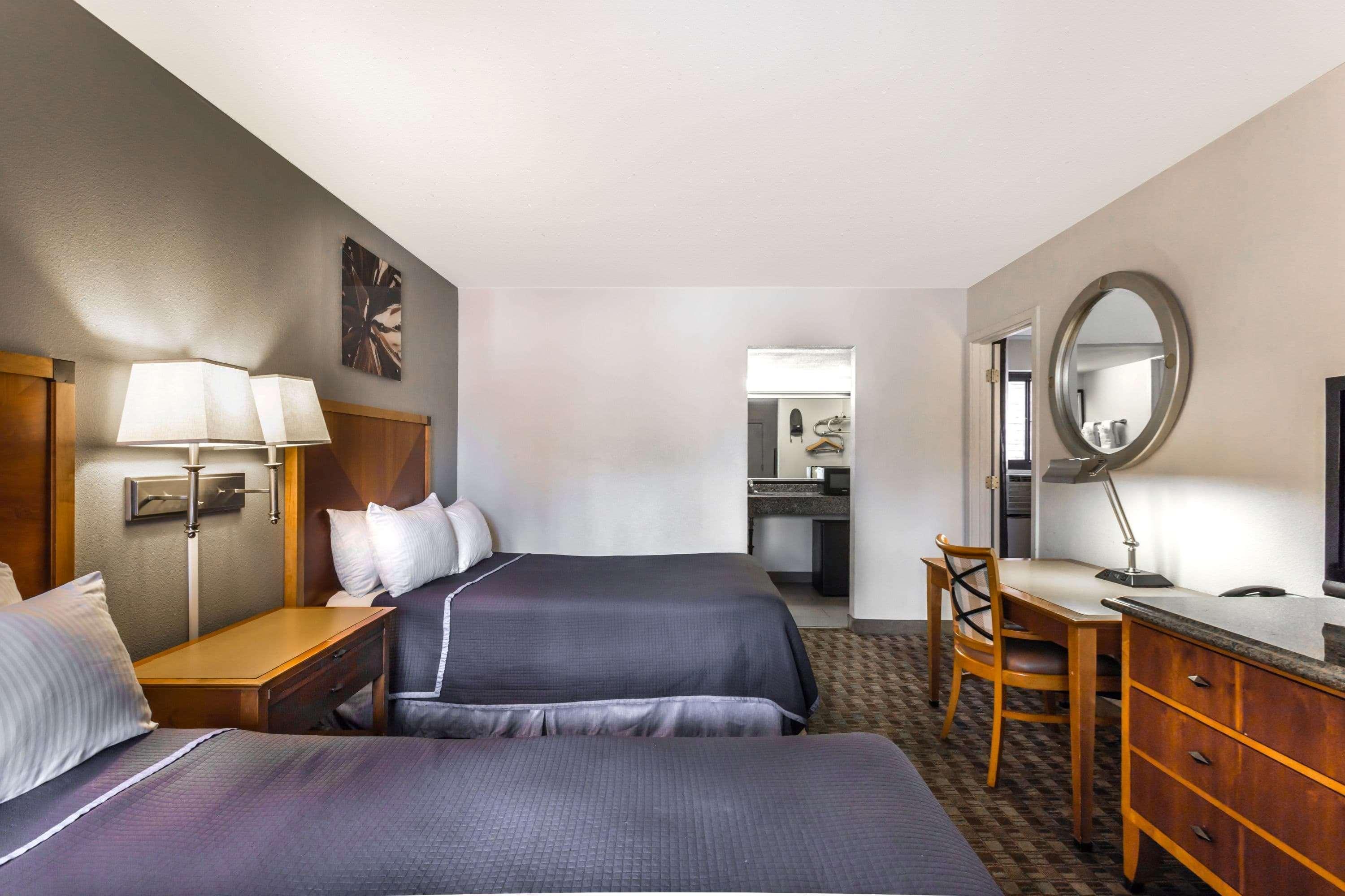 Howard Johnson By Wyndham Scottsdale Old Town Bagian luar foto
