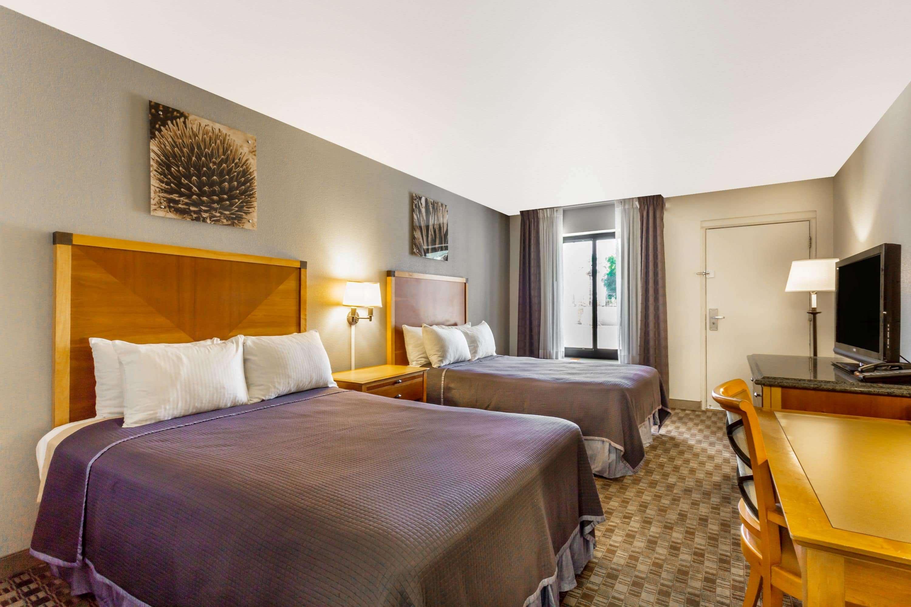 Howard Johnson By Wyndham Scottsdale Old Town Bagian luar foto