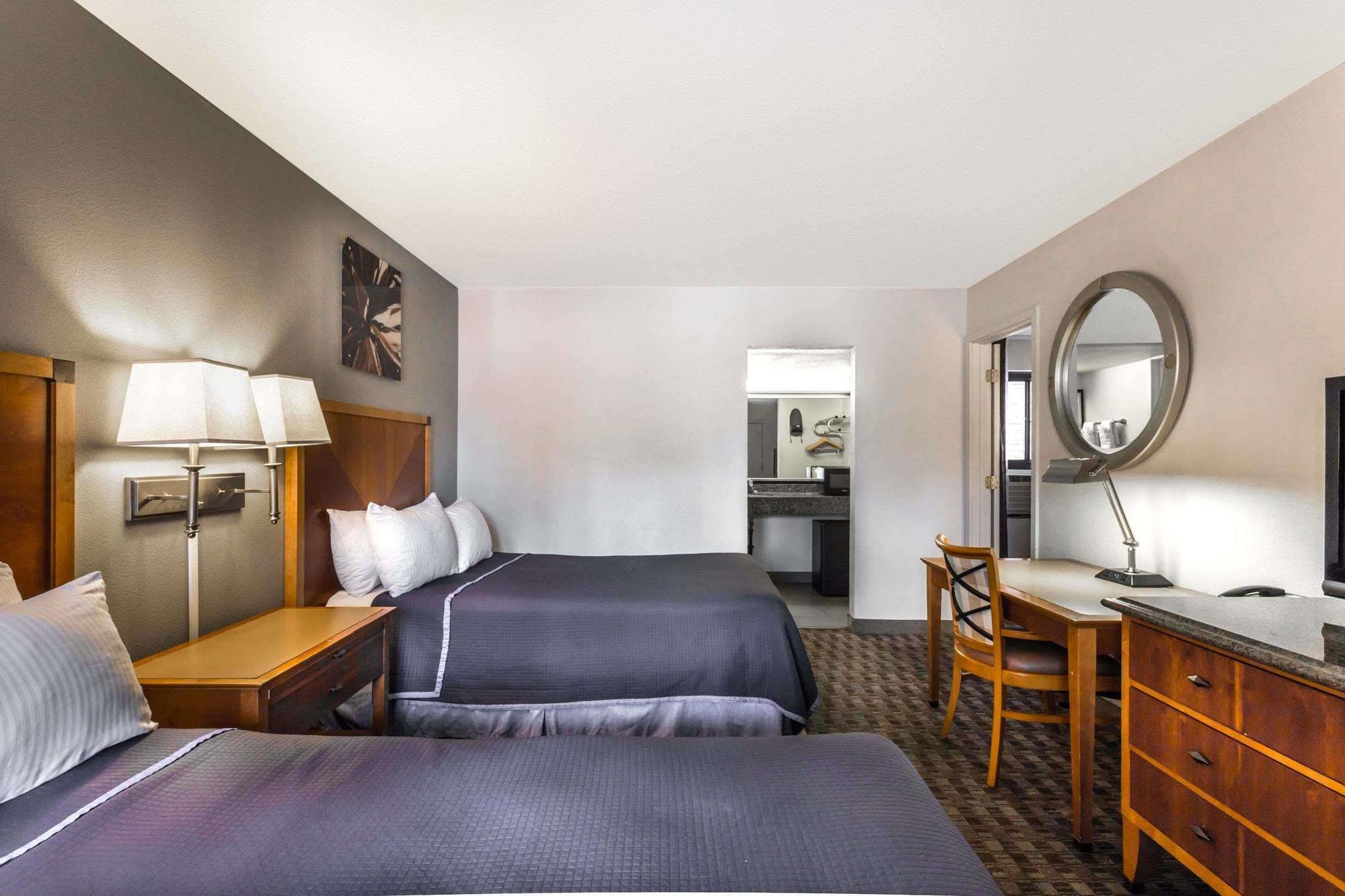 Howard Johnson By Wyndham Scottsdale Old Town Bagian luar foto