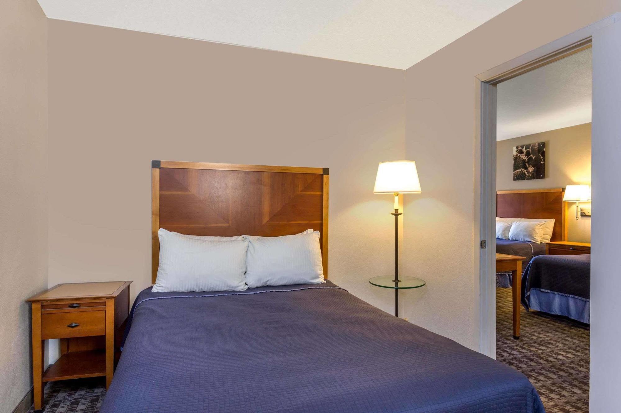 Howard Johnson By Wyndham Scottsdale Old Town Bagian luar foto